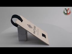 Bekijk op maat gemaakte logomerk-hangtags van gerecycled papier voor kledingdemo