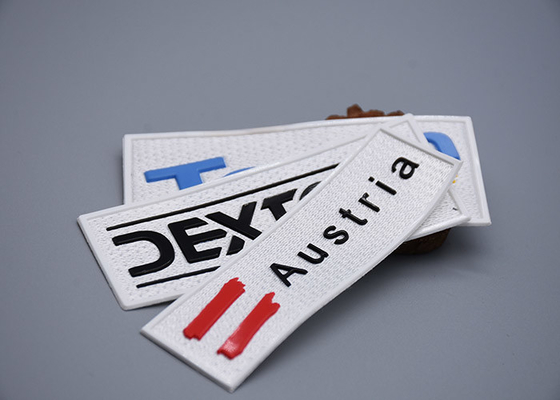 Geweven Stof Gedrukt Matte Silicone Logo Patch White voor Kledingstukken