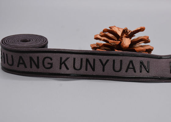 De Misstapelastiekje van het kledingstukkengebruik niet met Douane Gedrukt Glanzend Siliconeembleem