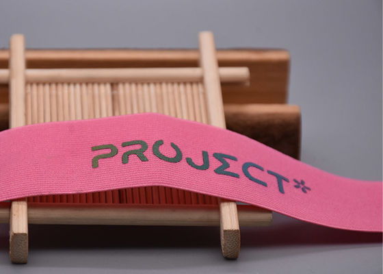 De Polyesterelastiekje van de kledingstukkendouane met het Kleurrijke Embleem van de Hitteoverdracht