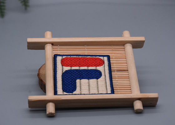 3D Bovengenoemd het Borduurwerkflard van het Douane Vernieuwbaar Garen voor Kledingstukken