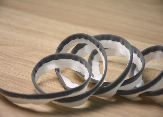 Op maat gemaakte reflecterende band in kledingstukken